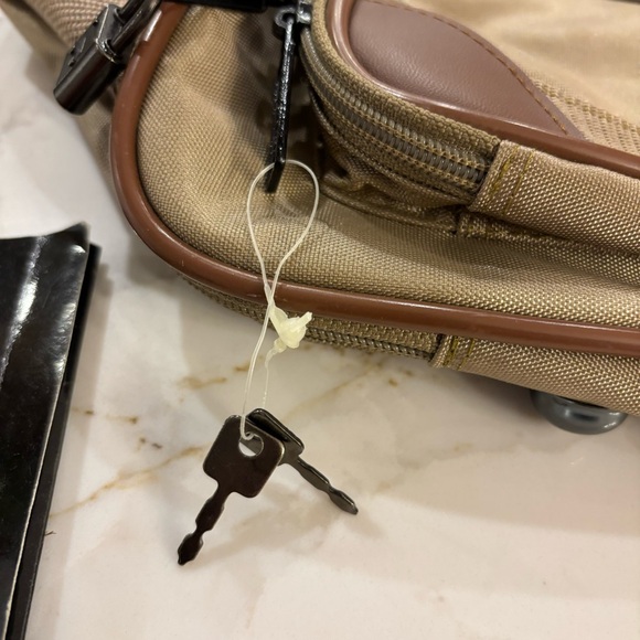 BNWT Pierre Cardin carry on bag. Shoulder bag. Tan/brown/beige - Picture 3 of 11